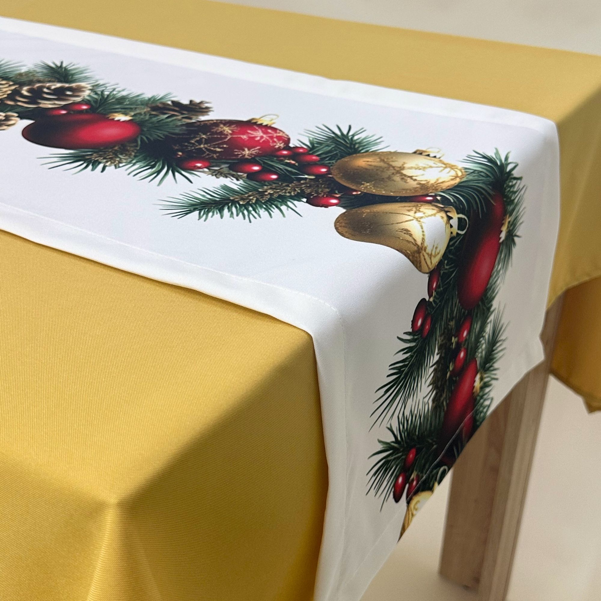 Novogodišnji set Stolnjak + raner 1