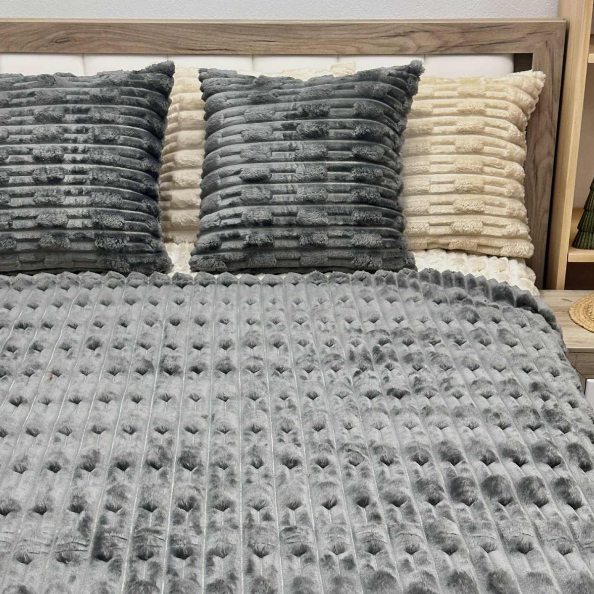 Dekorativno jastuče GRACE tamno sivo